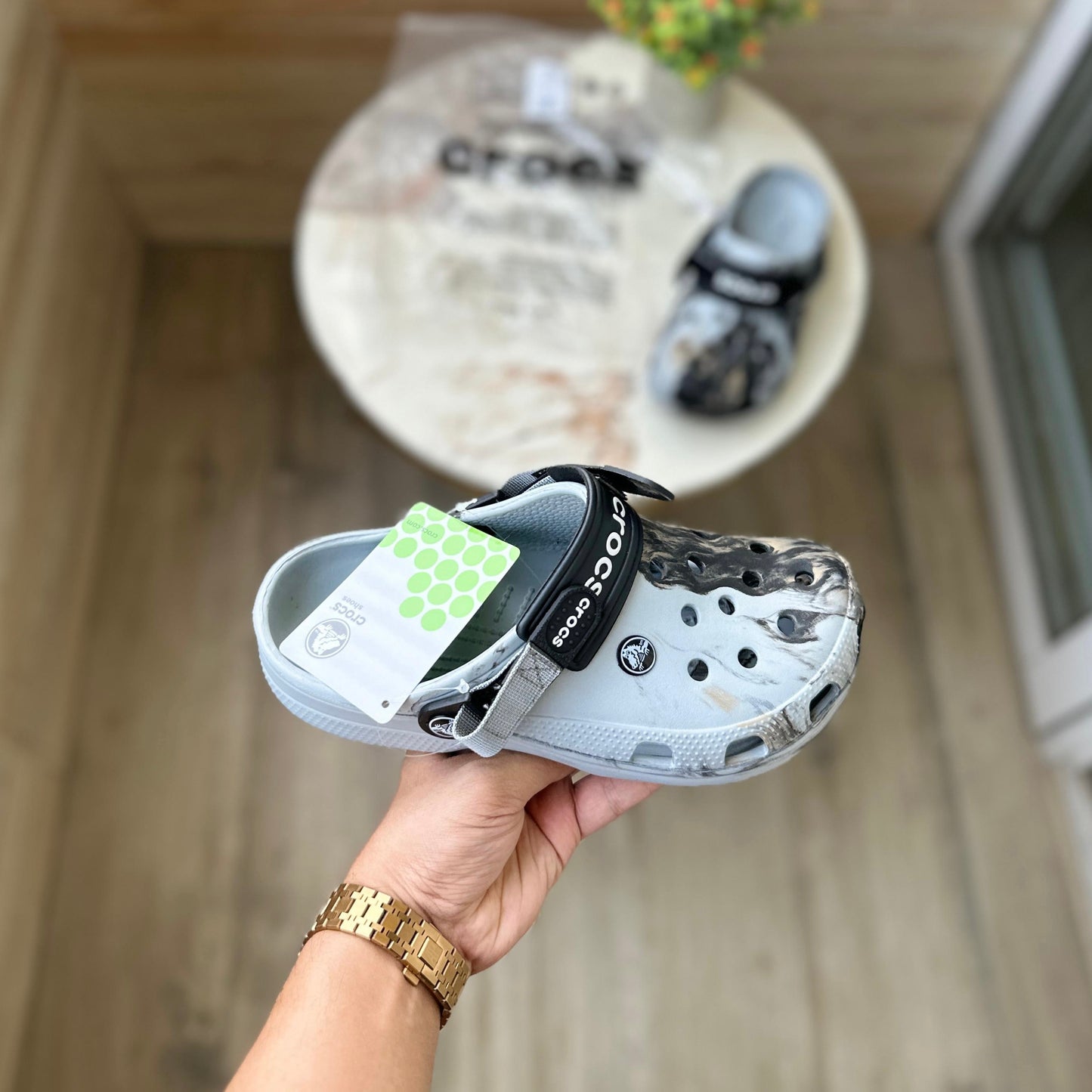 CROCS TIE DIE CLOGS