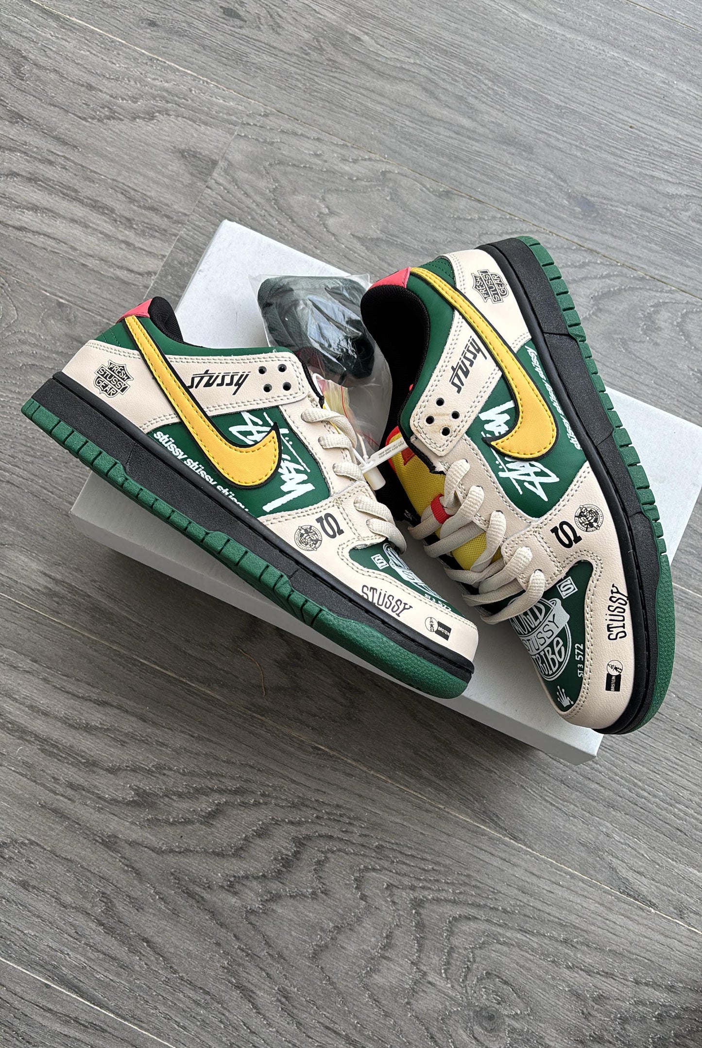 Nike sb dunk stussy yellow tick