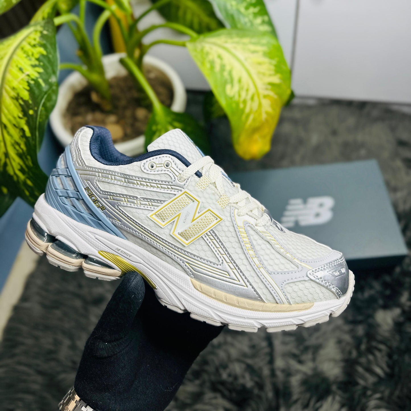 NEW BALANCE 1906R UA