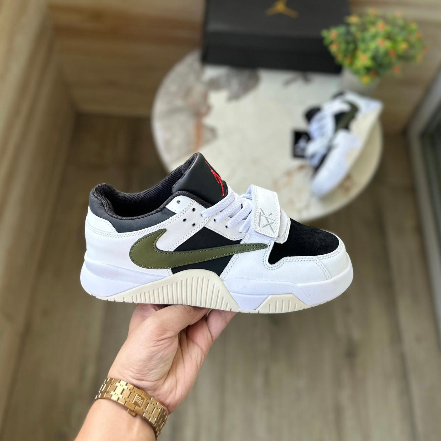 AIR JORDANS RETRO TRAVIS SCOTT CUT THE CHECK NOIRE