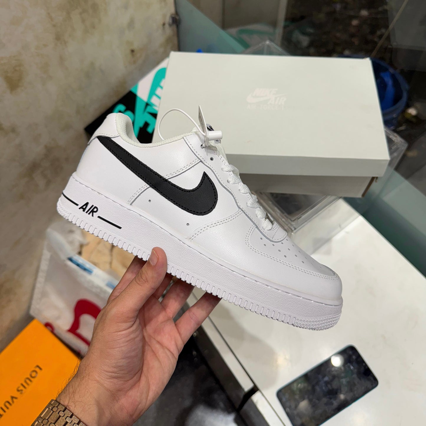 NIKE AIRFORCE 1 07 BLACK WHITE