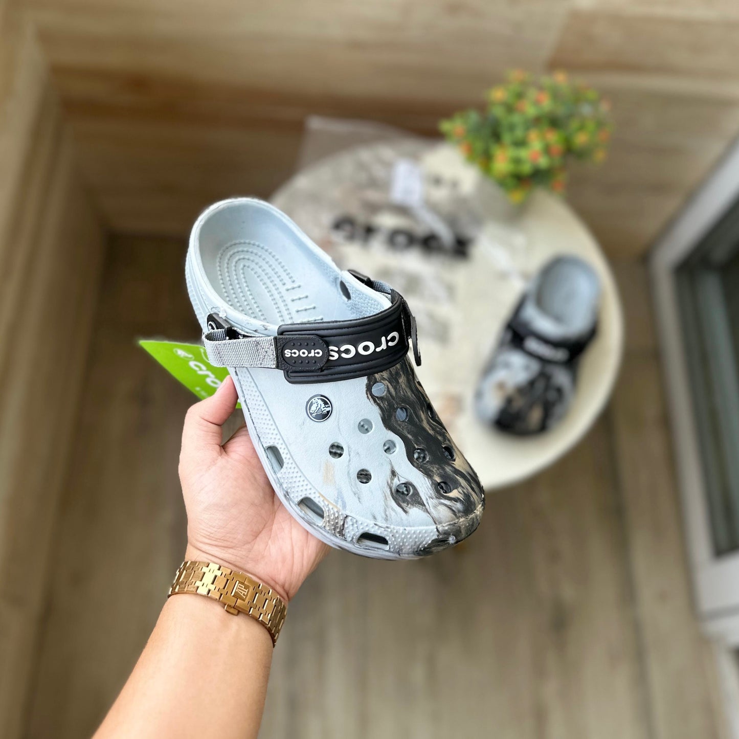 CROCS TIE DIE CLOGS