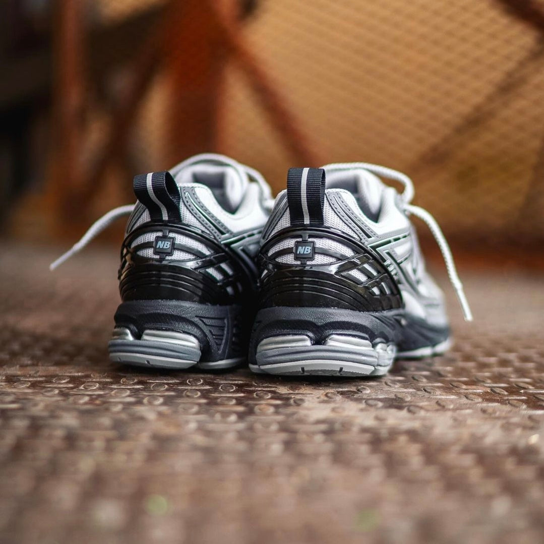 NEW BALANCE 1906 GREY