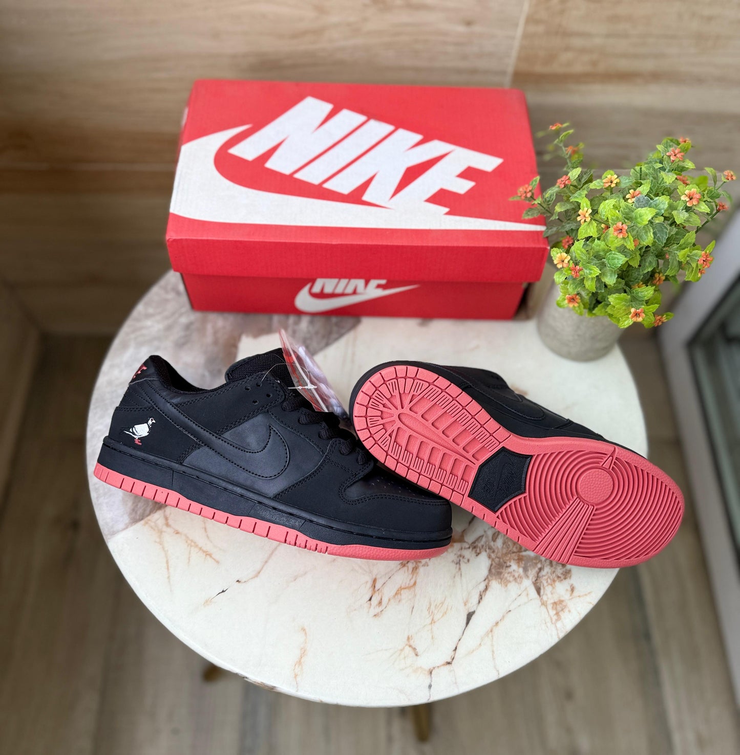 Nike sb dunk nyc pigeon black