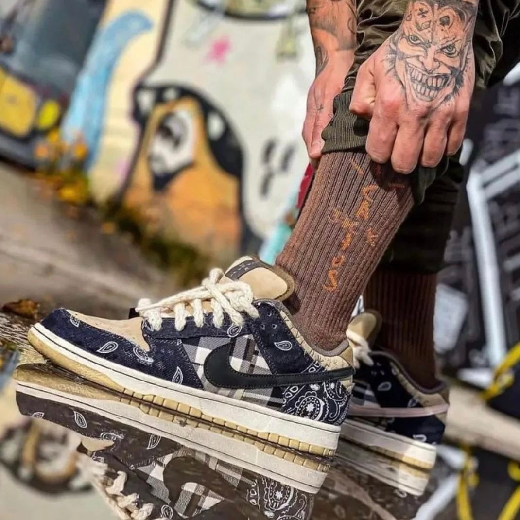 NIKE TRAVIS SCOTT BANDANA X SB DUNK LOW