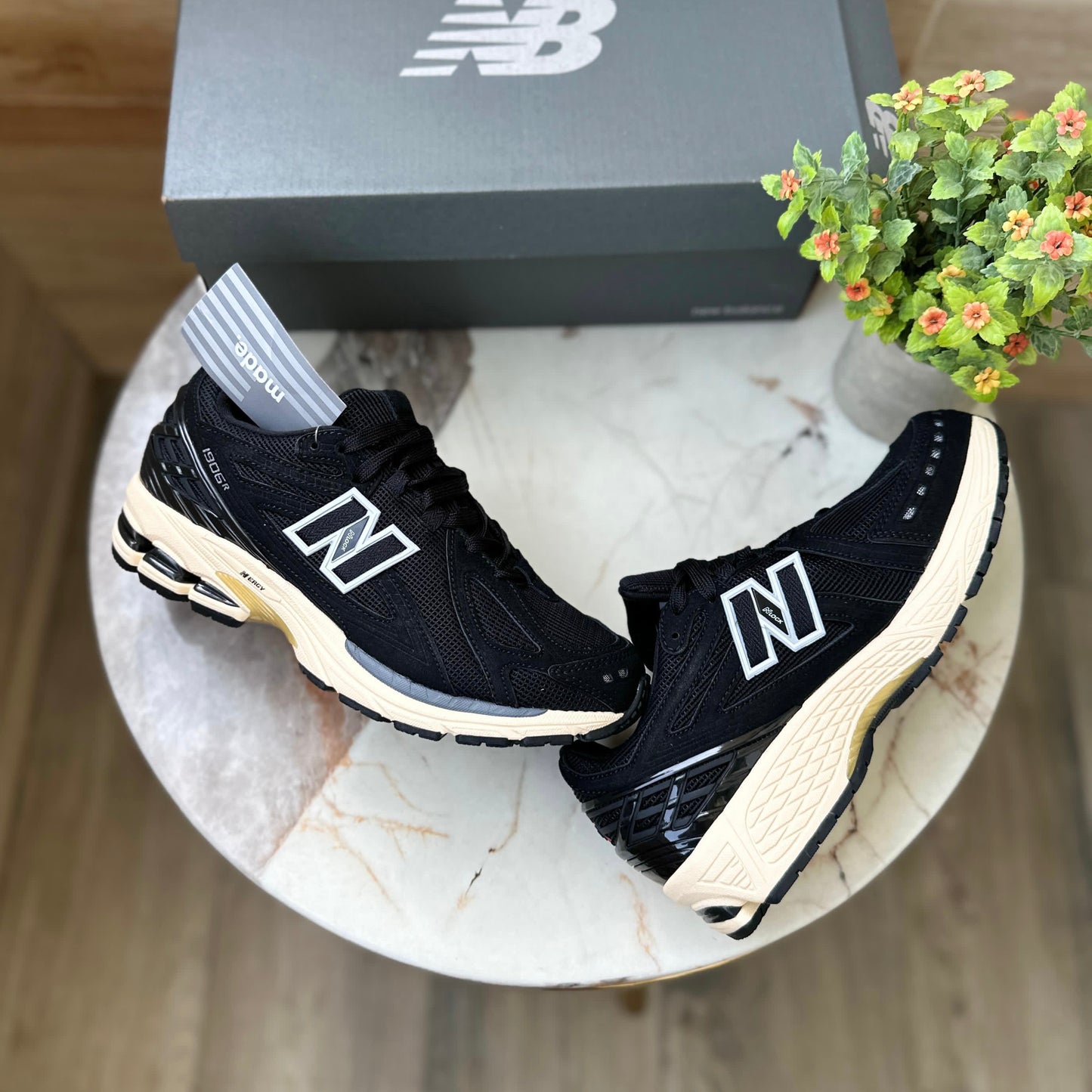 NEW BALANCE 1906 BLACK CREAM