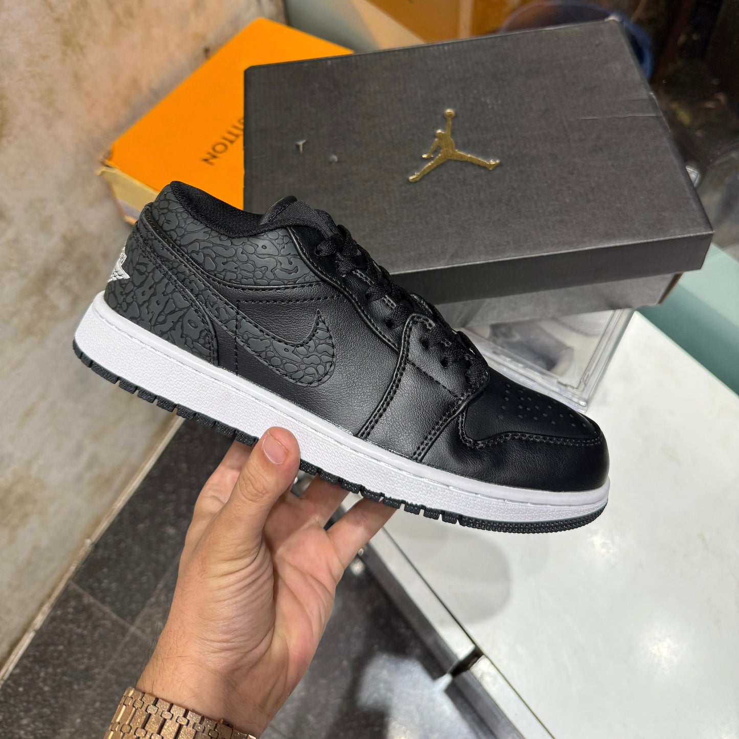 NIKE AIR JORDAN 1 LOW BLACK ELEPHANT