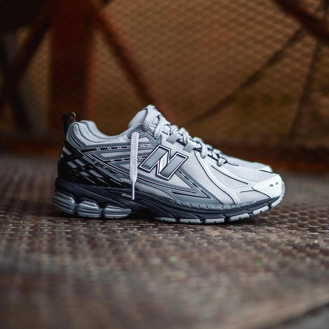 NEW BALANCE 1906 GREY