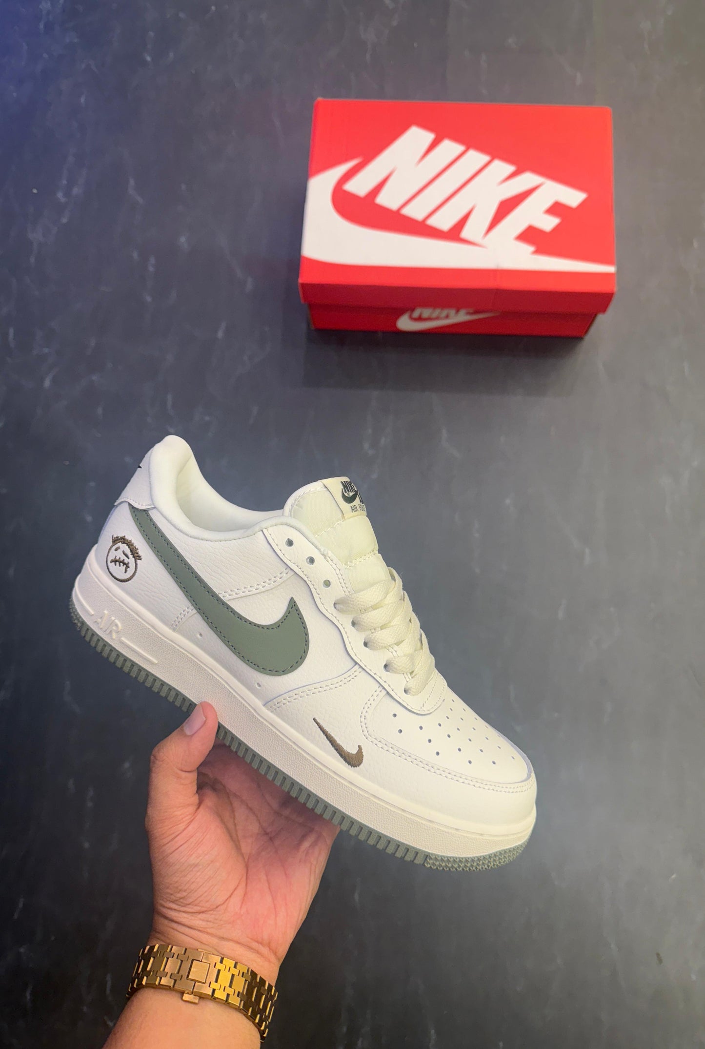 NIKE AIRFORCE ONE KAWS LIMITED EDITION