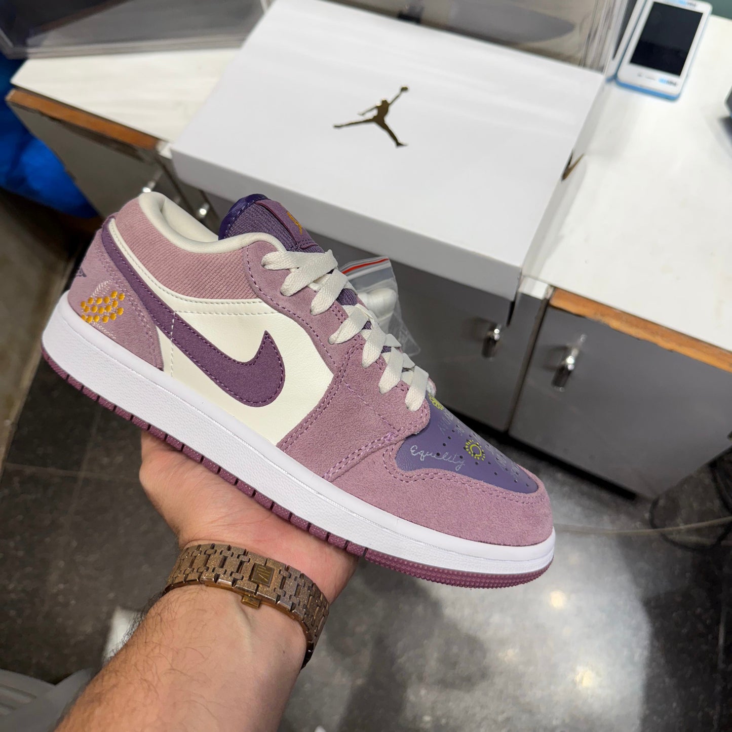 NIKE AIR JORDAN 1 LOW UNITY