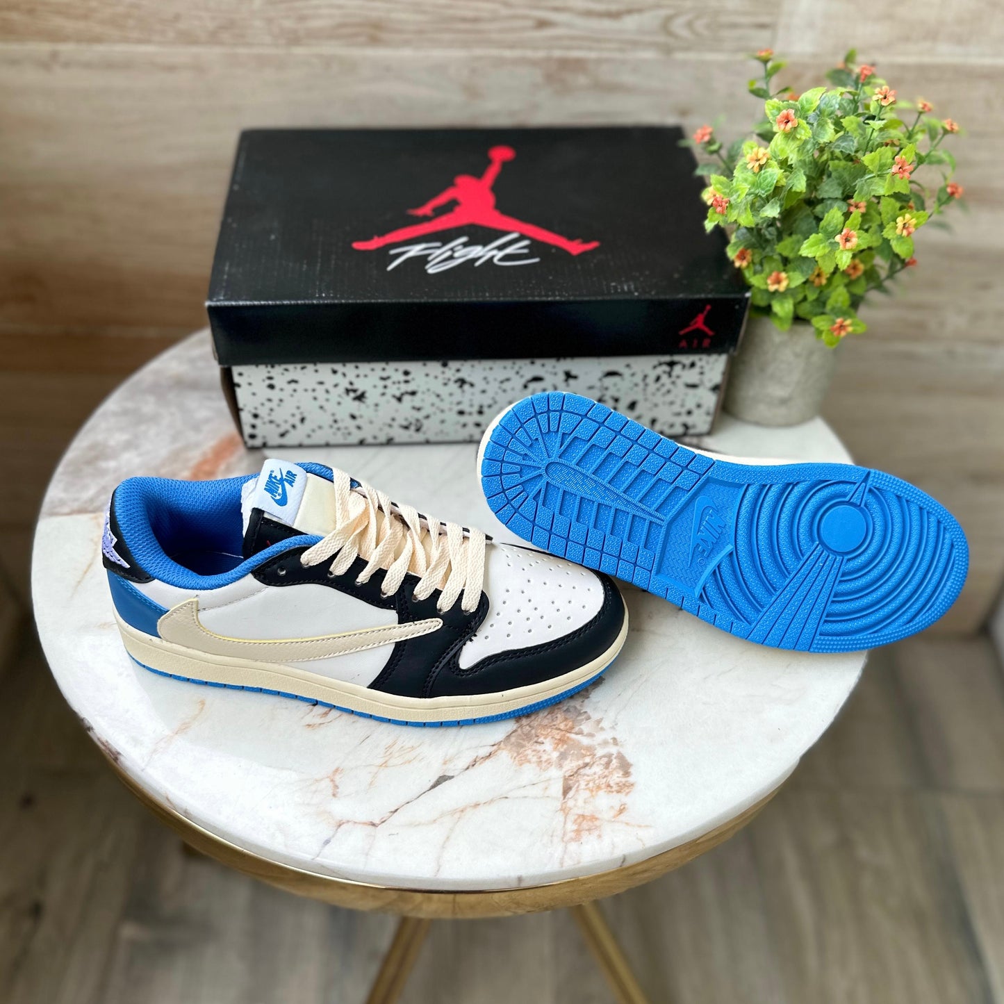 AIR JORDANS RETRO 1 TRAVIS SCOTT FRAGMENT