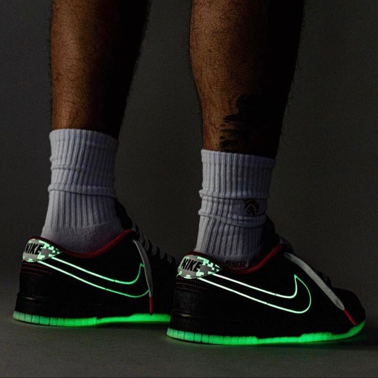 NIKE SB DUNK LOW X LEAGUE OF LEGENDS