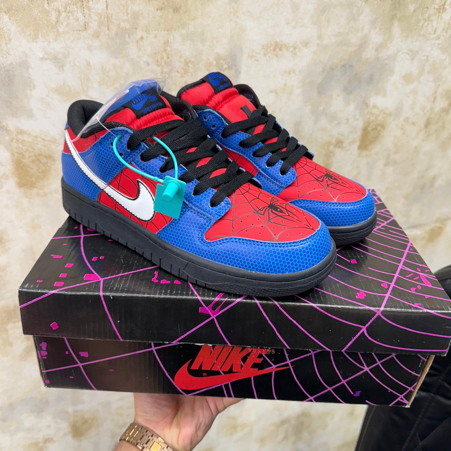 NIKE SB DUNK LOW SPIDER VERSE 2024
