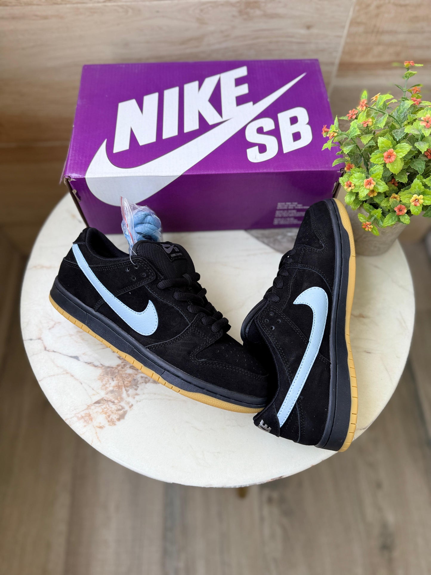 Nike sb dunk low fog black gum