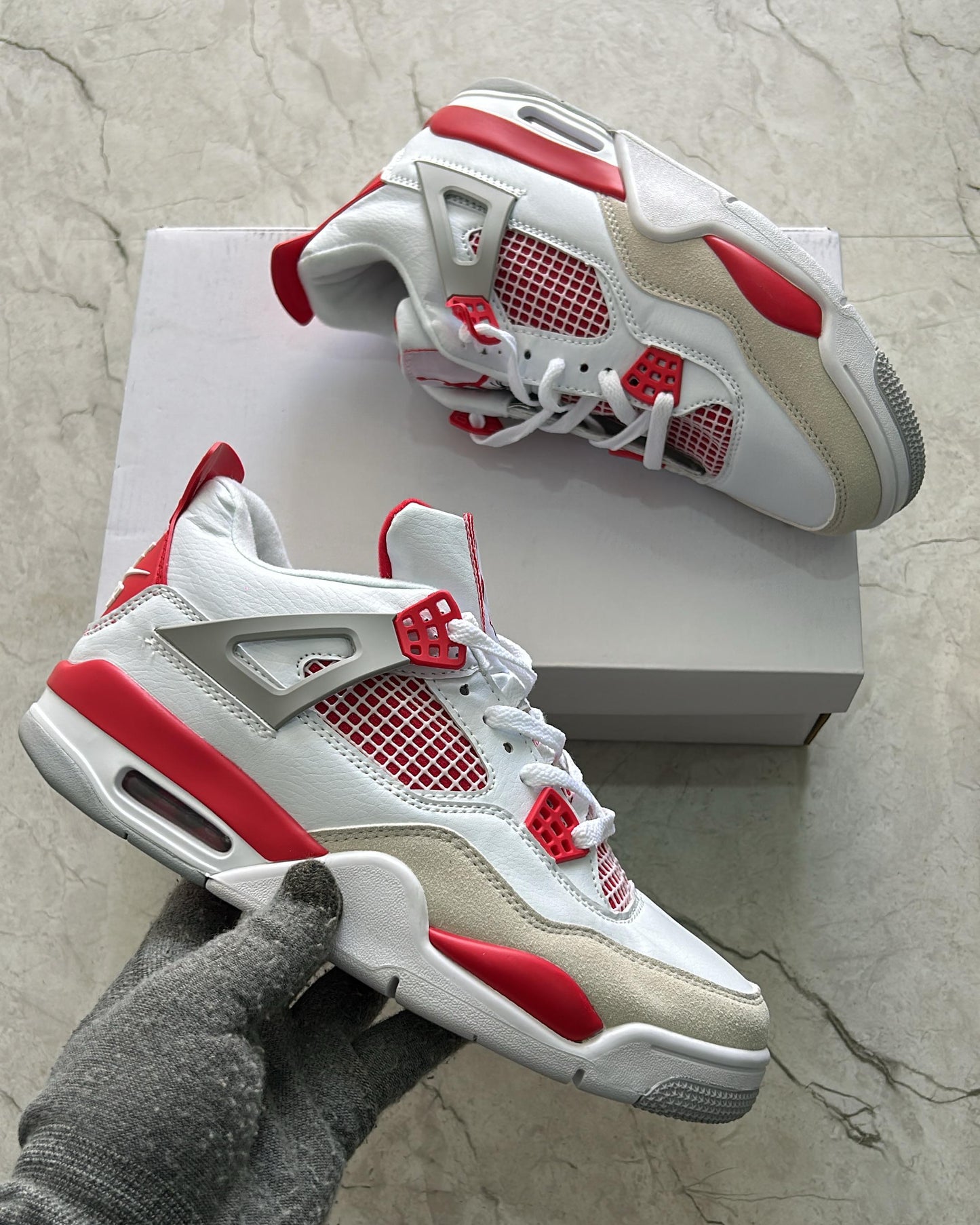 Jordan retro 4 white red