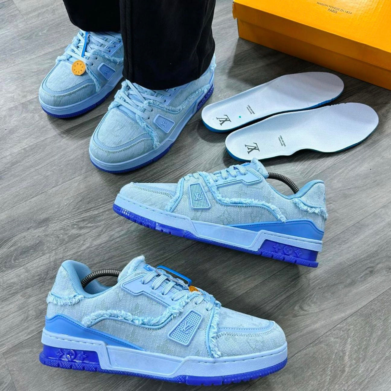 LOUIS VUITTION TRAINER BLUE DENIM