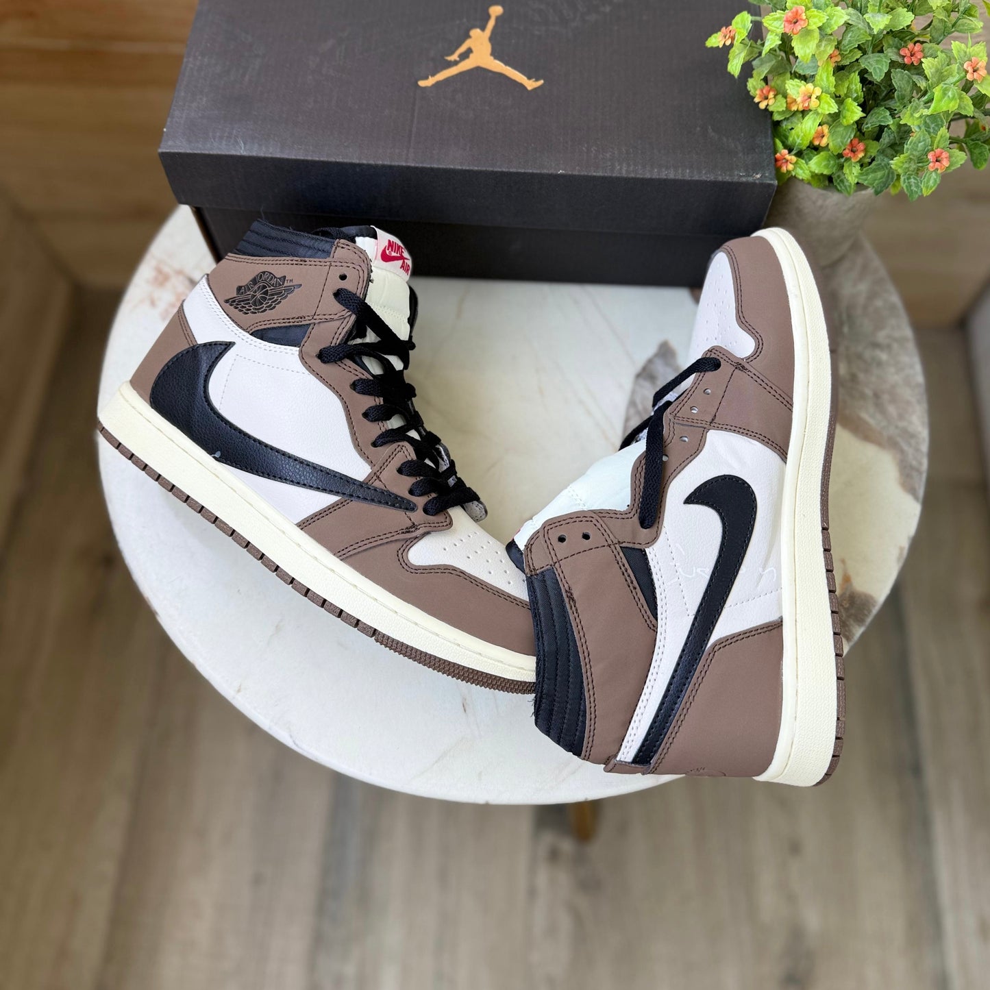 NIKE AIR JORDANS TRAVIS SCOTT HIGH MOCHA MID