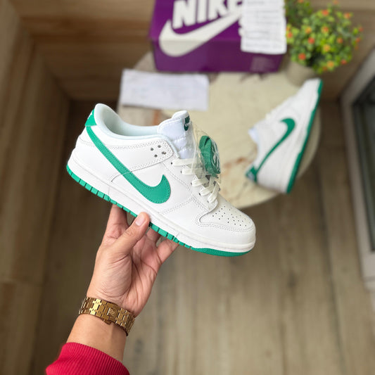 Nike sb dunk athletic white green