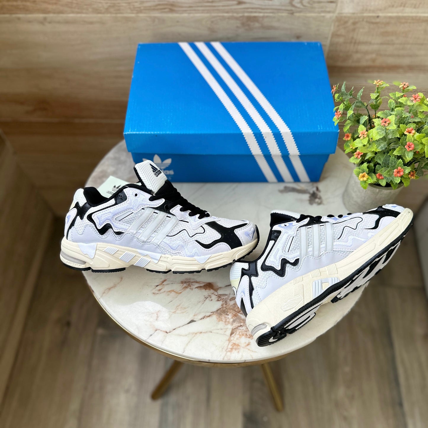 ADIDAS BAD BUNNY RESPONSE CL WHITE BLACK