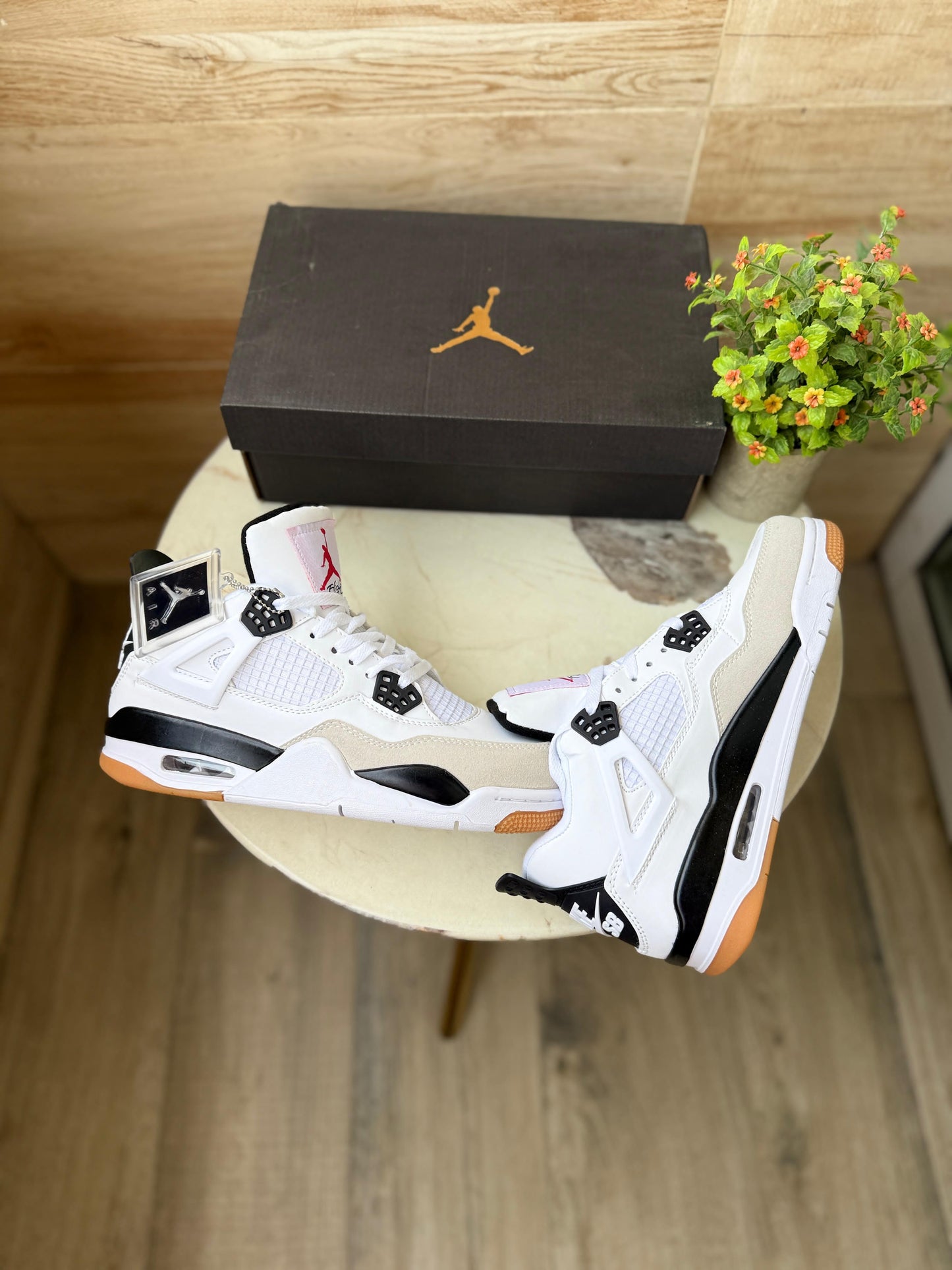 Air Jordans retro 4 sb x jordans black/white