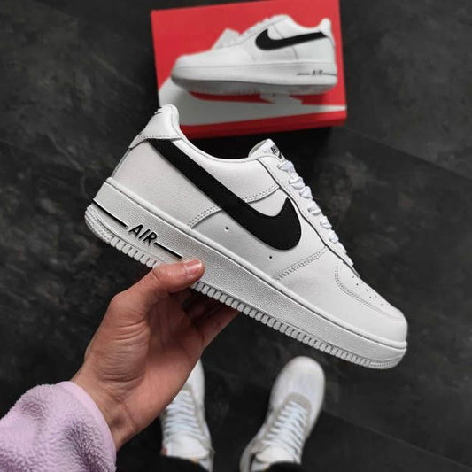 NIKE AIRFORCE 1 07 BLACK WHITE