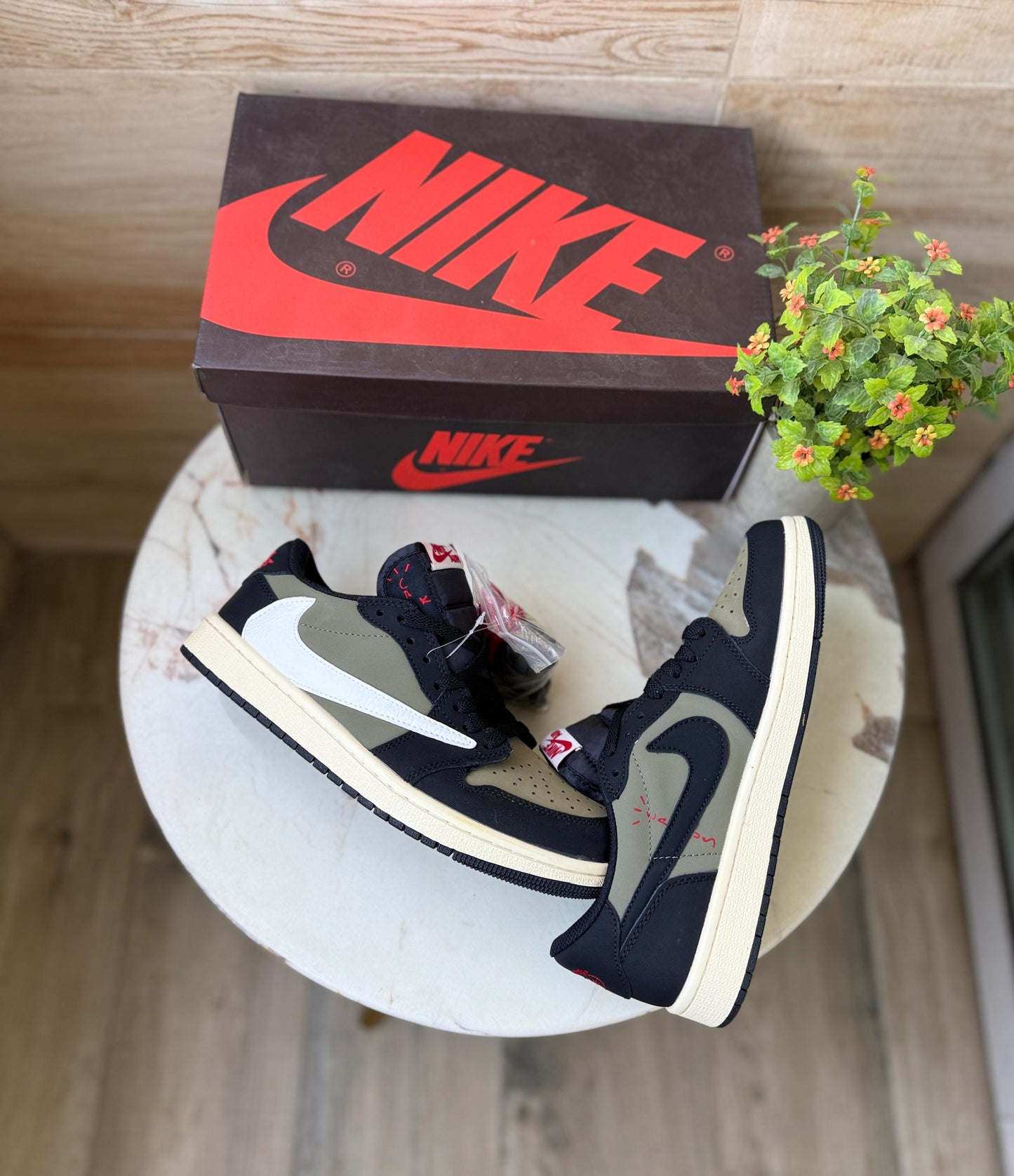 Air Jordans 1 low traviss scott olive green