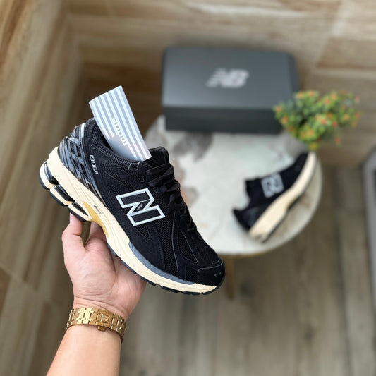 NEW BALANCE 1906 BLACK CREAM