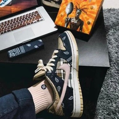 NIKE TRAVIS SCOTT BANDANA X SB DUNK LOW