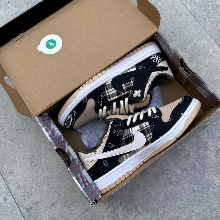 NIKE TRAVIS SCOTT BANDANA X SB DUNK LOW