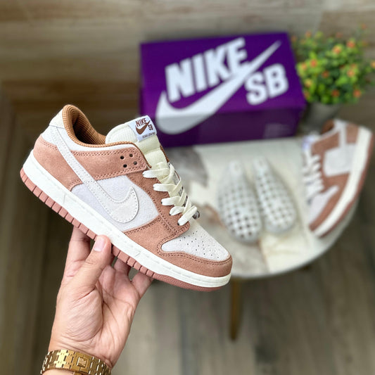 NIKE SB DUNK LOW MEDIUM CURRY