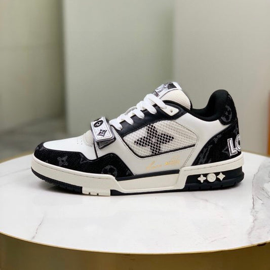 LOUIS VUITTION TRAINER STRIP BLACK WHITE