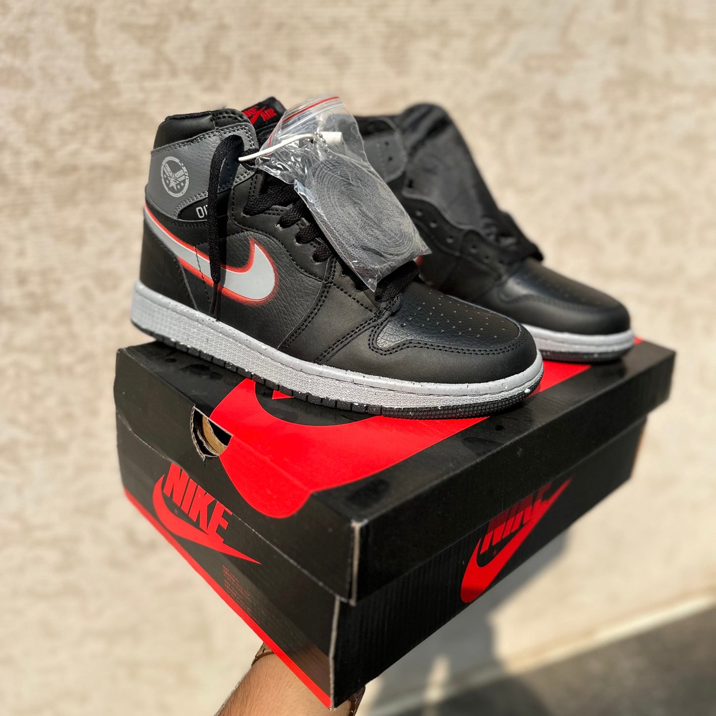 NIKE AIR JORDAN 1 HIGH PARTICLE GREY BLACK