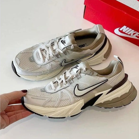 Nike v2k run light orewood brown