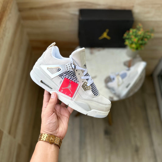 AIR JORDANS RETRO 4 FROZEN MOMENTS