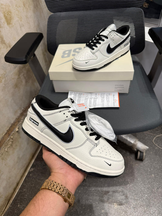 Supreme x nike sb dunk low