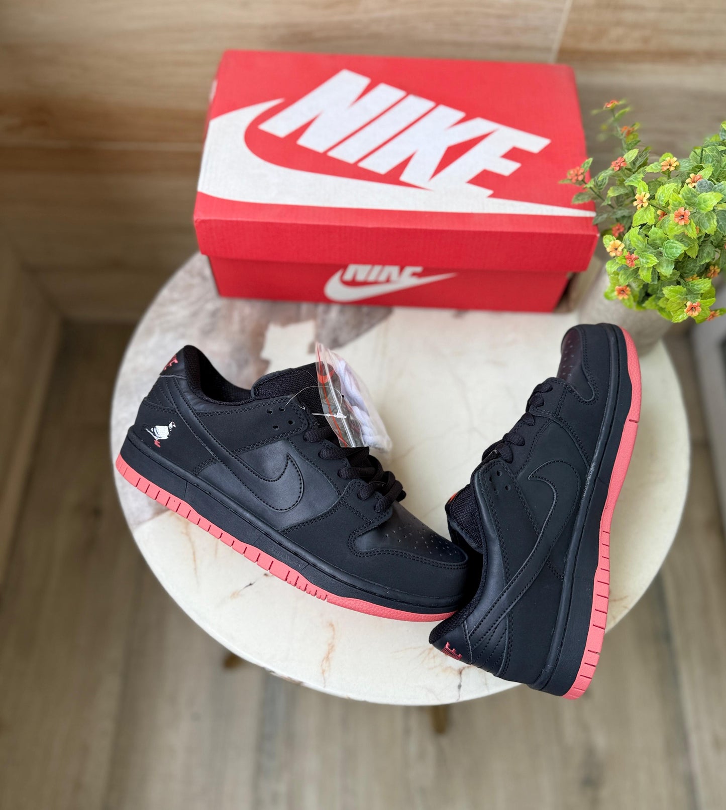Nike sb dunk nyc pigeon black