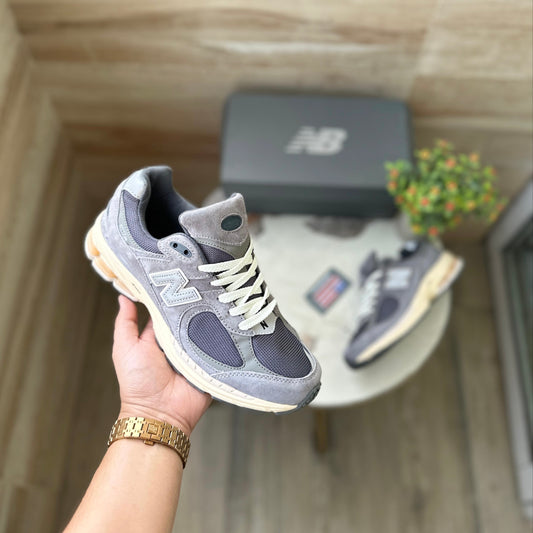 NEW BALANCE 2002R DARK GREY