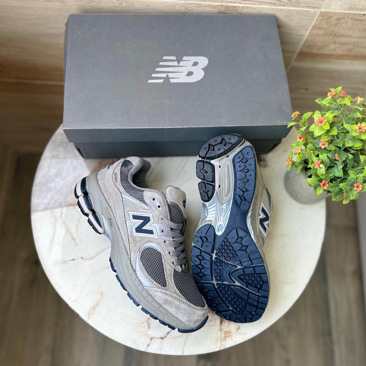 NEW BALANCE 2002R GREY MAGNET EDITION
