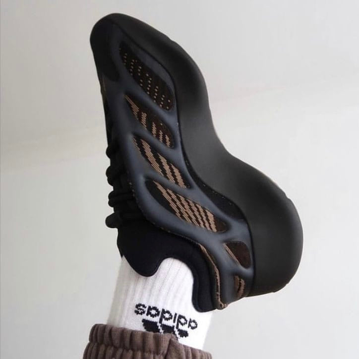 ADIDAS YEEZY 700 V2 CLAY BROWN