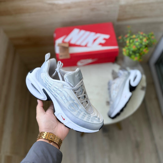 Nike airmax portal supreme trainers