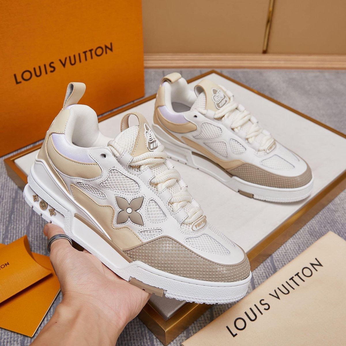 LOUIS VUITTION SKATE SNEAKER BEIGE WHITE