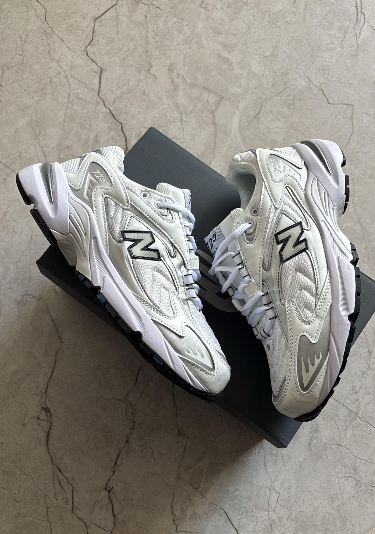 NEW BALANCE 725