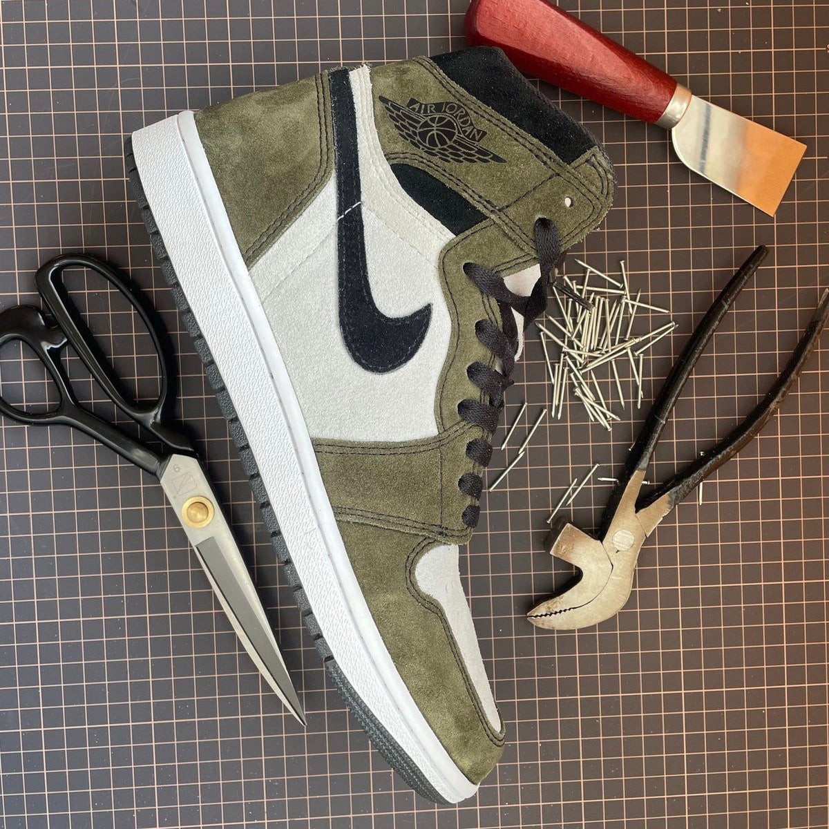 NIKE AIRJORDAN 1 HIGH MEDIUM OLIVE SEMI UA