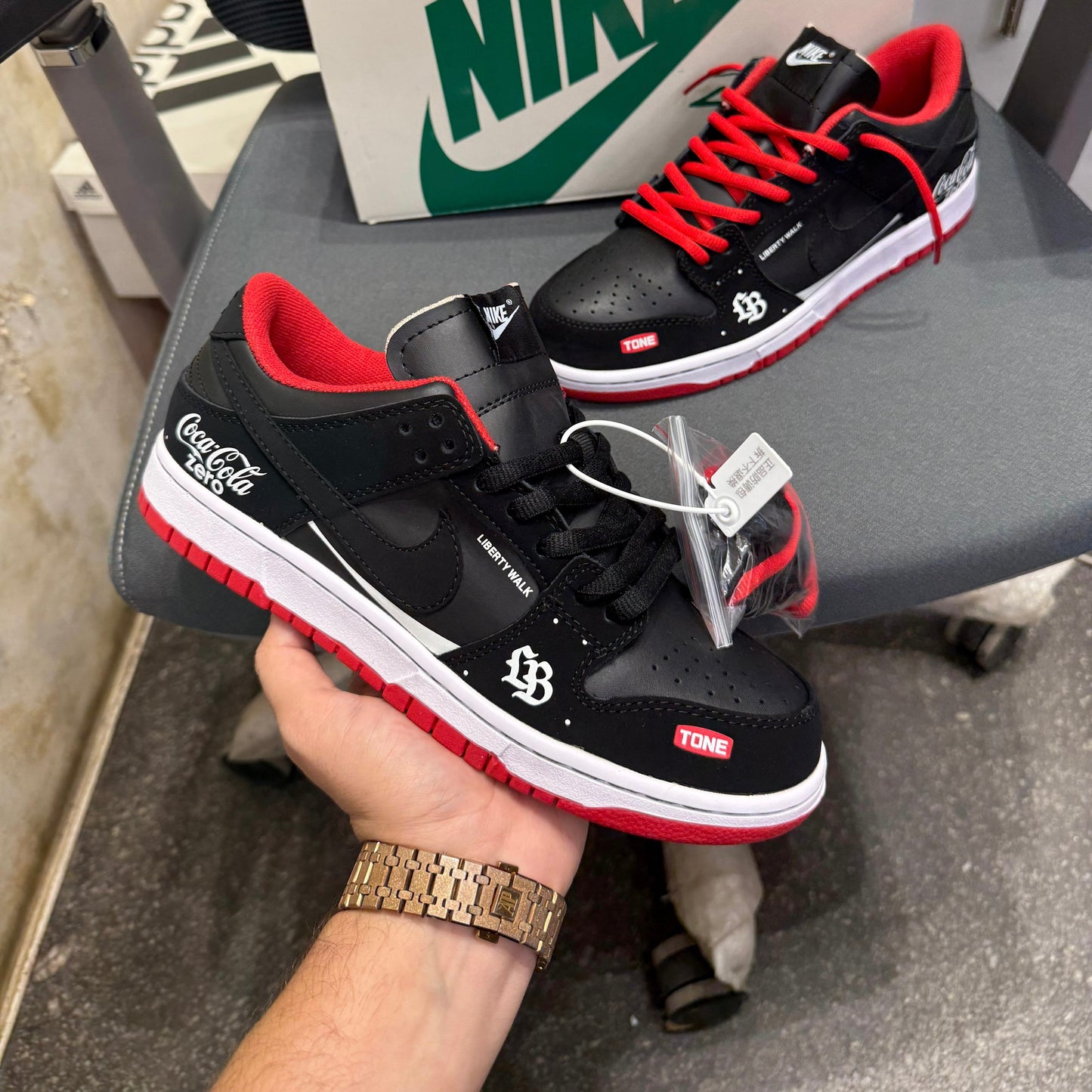 NIKE SB DUNK LOW COCA-COLA ZERO