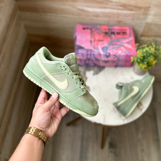 NIKE SB DUNK OIL GREEN OIL AURA