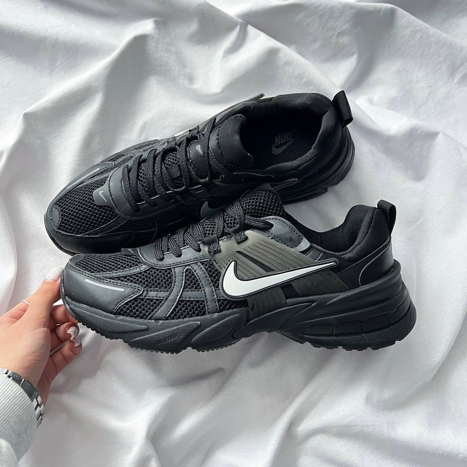 NIKE V2K RUN BLACK