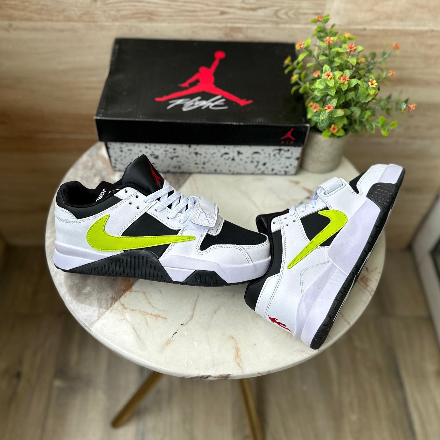 Nike air Jordans retro travis Scott cut the check yellow