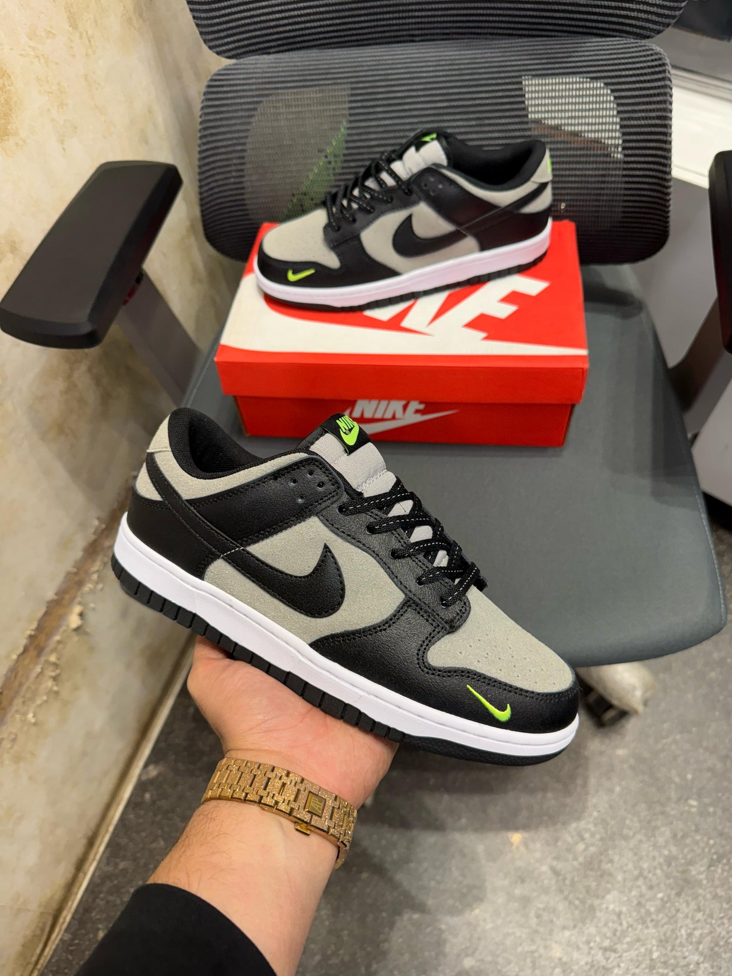 Nike sb dunk low black grey green strike