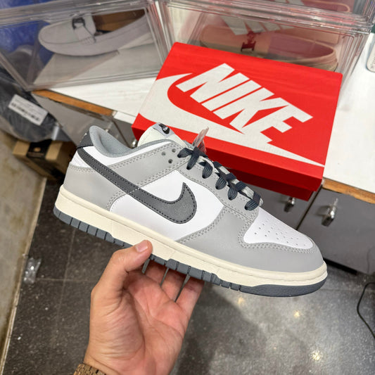NIKE SB DUNK LOW LIGHT SMOKE GREY
