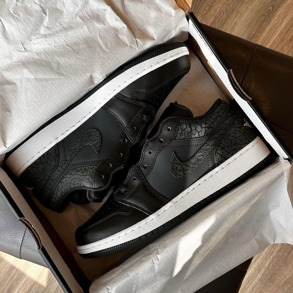 NIKE AIR JORDAN 1 LOW BLACK ELEPHANT